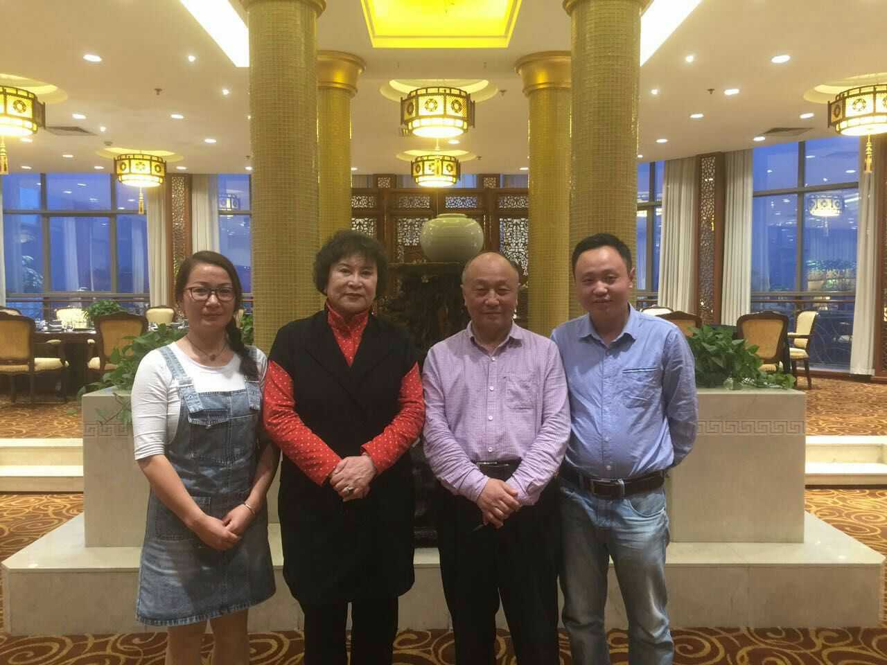 中國文聯副主席著名評書藝術家劉蘭芳老師和胡記堂創始人胡德升老師7一起交流中醫養生及中醫電視劇本